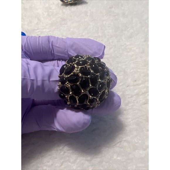 VINTAGE Black Glass Stone Large Dome Shape Gold Tone Stretch Band Statement Ring - Picture 6 of 9